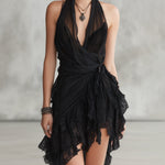 Birgit – Schwarzes Kleid mit asymmetrischem Volantsaum