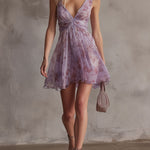 Dorothea – Lila Chiffonkleid mit Blumenprint