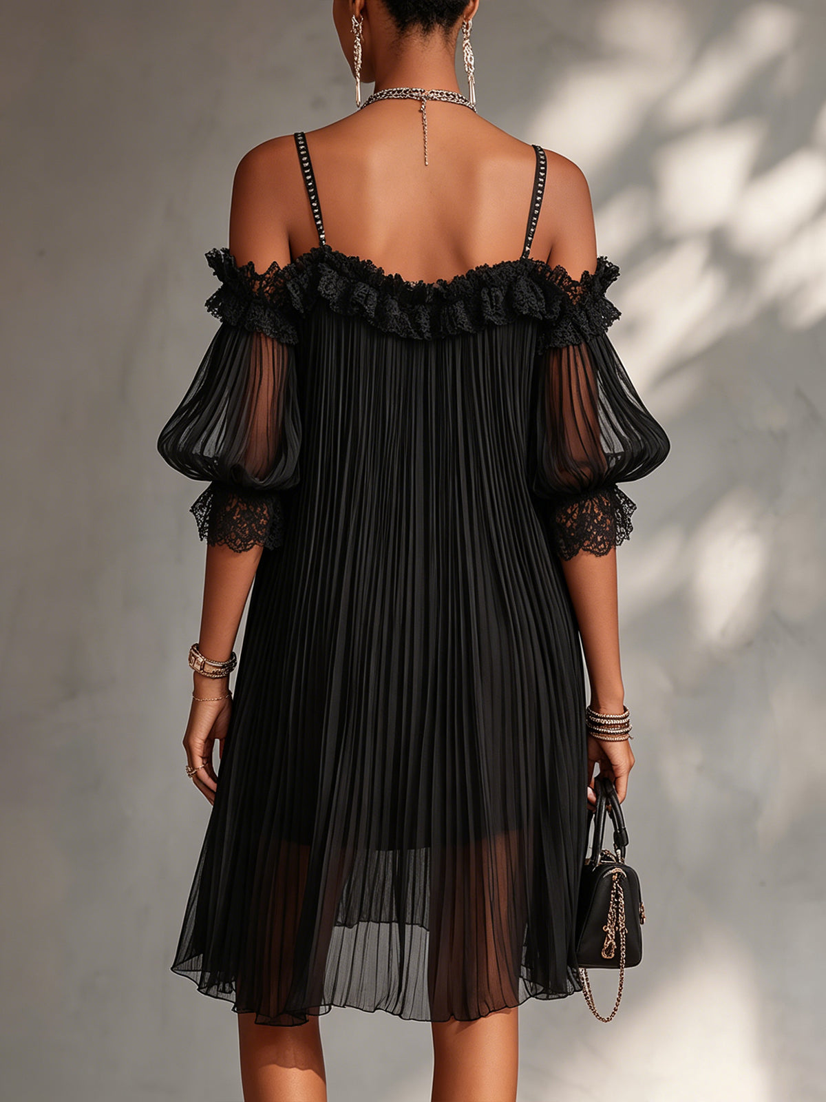 Hannelore – Schwarzes Spitzenkleid mit Chiffonärmeln