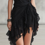 Birgit – Schwarzes Kleid mit asymmetrischem Volantsaum