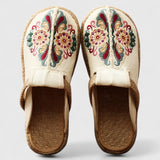 Clarize - Flache Sandalen mit Stickereien