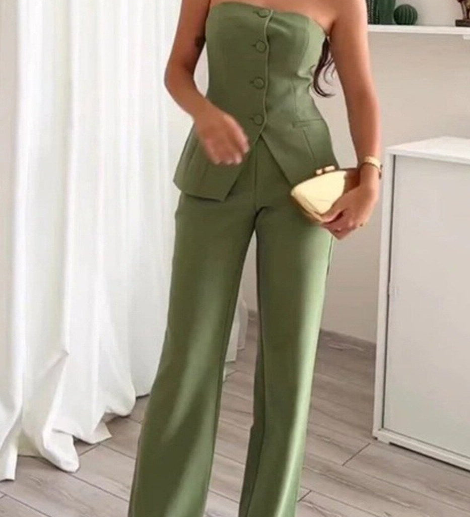 Bria – Olivgrünes Set mit Knopfweste