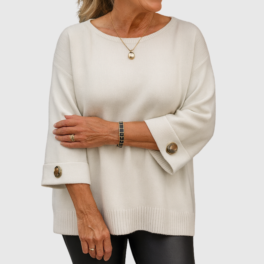 Juliana – Cremefarbener Pullover mit Zierknöpfen
