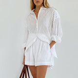 Viola - Set aus Bluse mit Knöpfen und luftigen Shorts