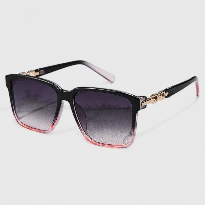 Karin – Eckige schwarze Sonnenbrille mit Zierbügeln