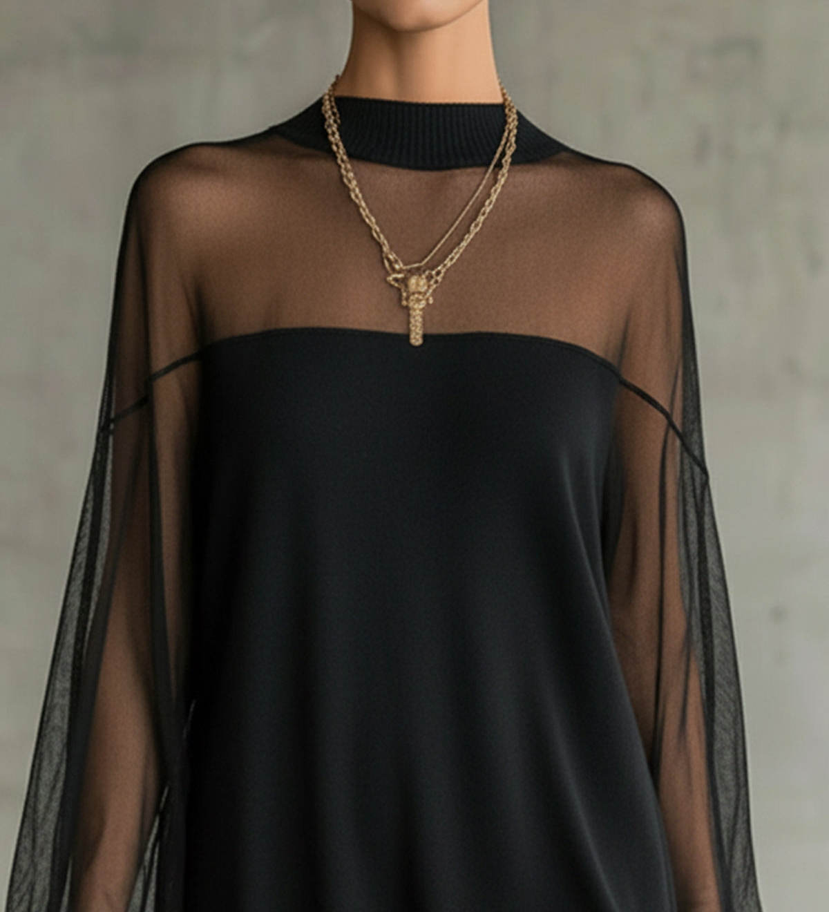 Theresia – Schwarzes Kleid mit transparenten Ärmeln