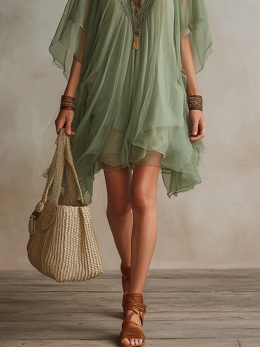 Gertrud – Salbeigrünes Lagenkleid mit Chiffonärmeln