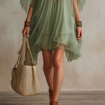 Gertrud – Salbeigrünes Lagenkleid mit Chiffonärmeln