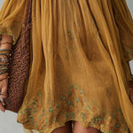Bernadette – Schulterfreies Kleid mit Blumenstickerei
