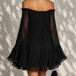 Gudrun – Schwarzes Chiffonkleid mit Glockenärmeln