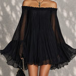 Gudrun – Schwarzes Chiffonkleid mit Glockenärmeln