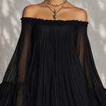 Gudrun – Schwarzes Chiffonkleid mit Glockenärmeln