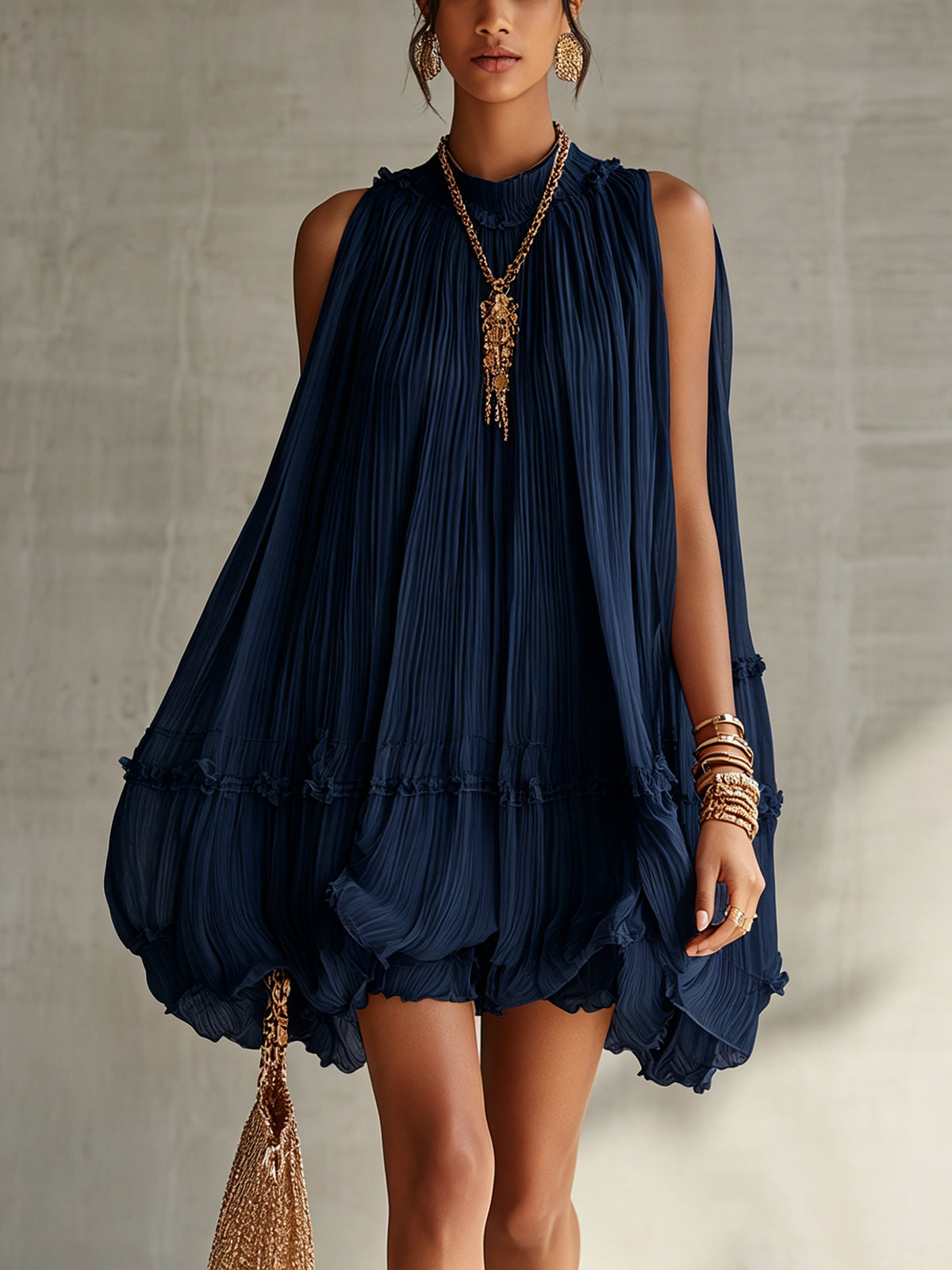 Anneliese – Marineblaues Chiffonkleid mit Volants