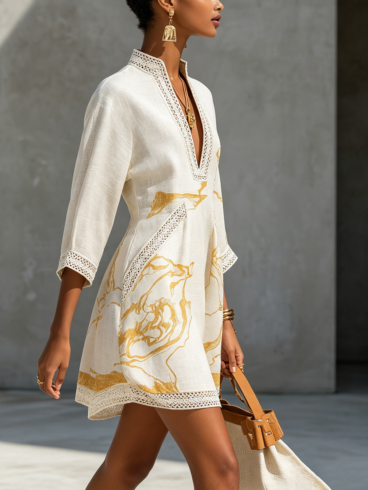 Eliane – Weisses Tunika-Kleid mit Goldprint