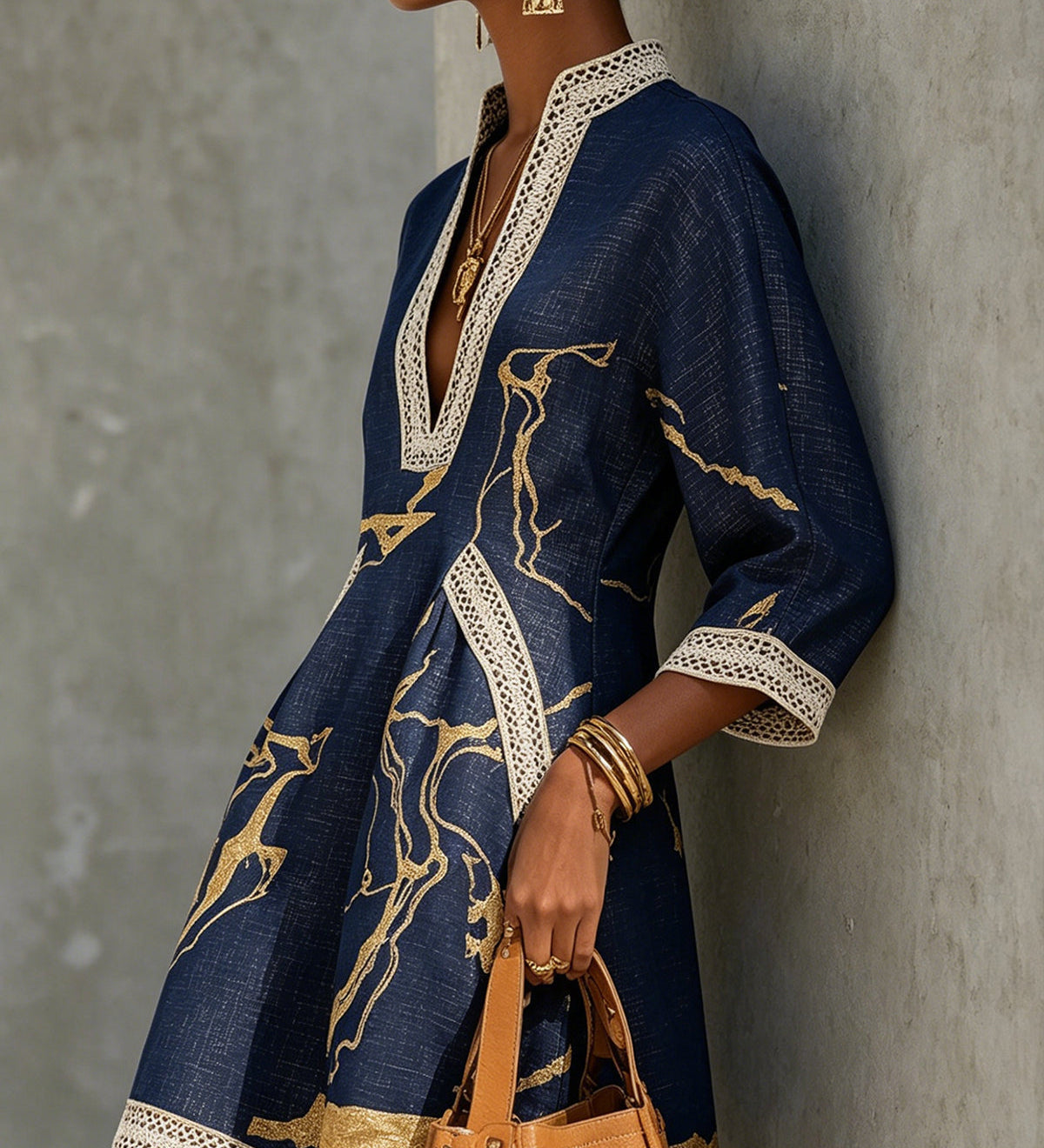 Irmgard – Marineblaues Tunika-Kleid mit Goldprint