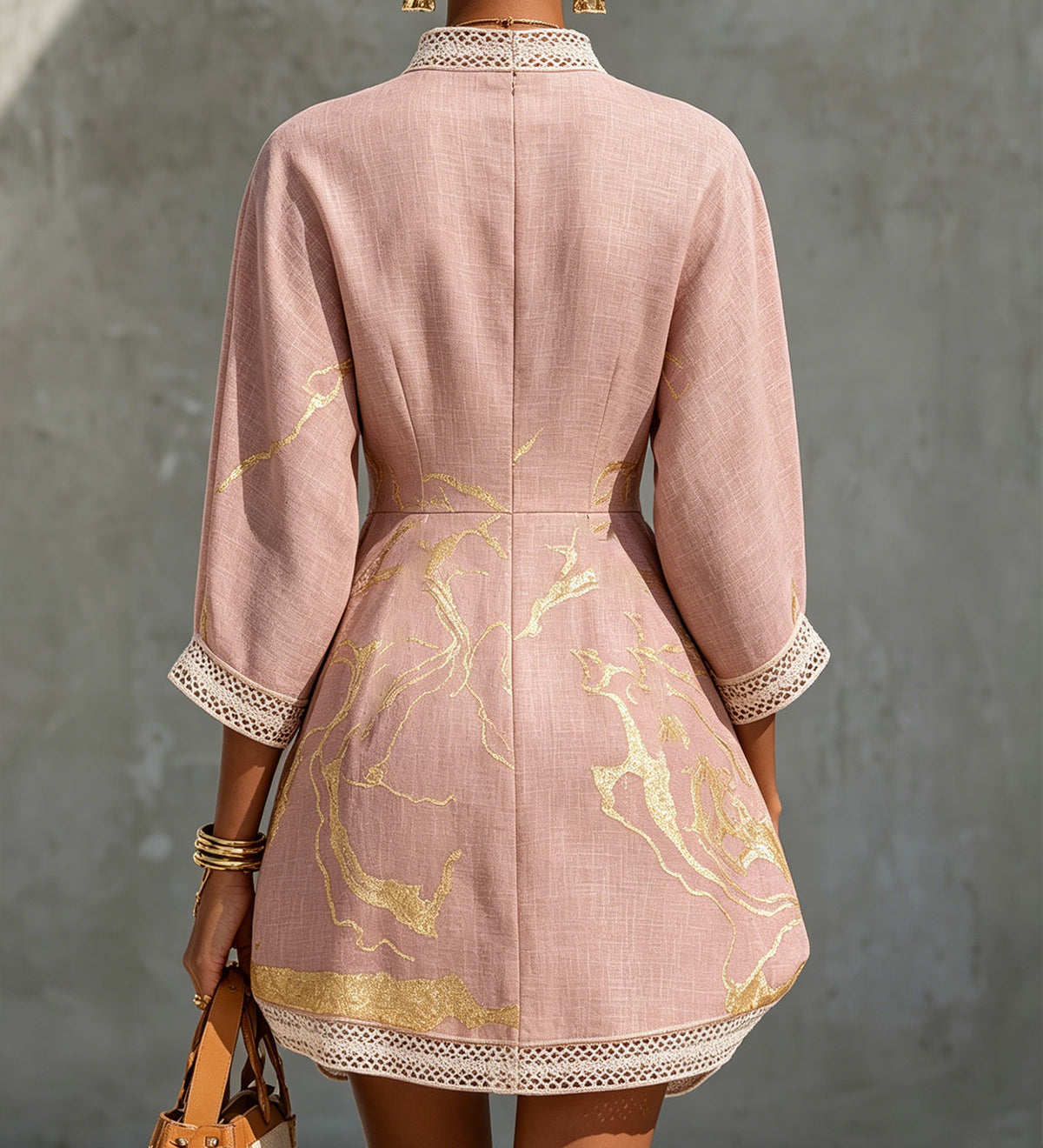 Karola – Rosafarbenes Tunika-Kleid mit Goldprint