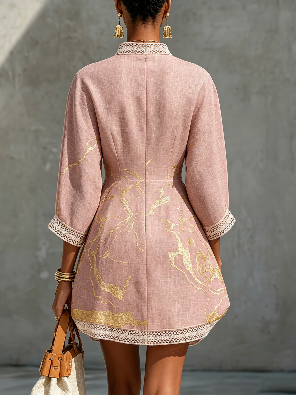 Karola – Rosafarbenes Tunika-Kleid mit Goldprint