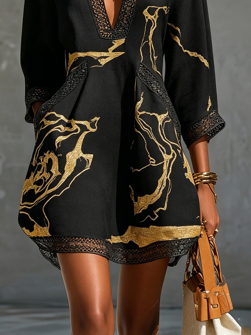 Ladina – Schwarzes Tunika-Kleid mit Goldprint
