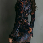 Heidrun – Samtkleid mit floralem Kontrastmuster