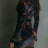 Heidrun – Samtkleid mit floralem Kontrastmuster