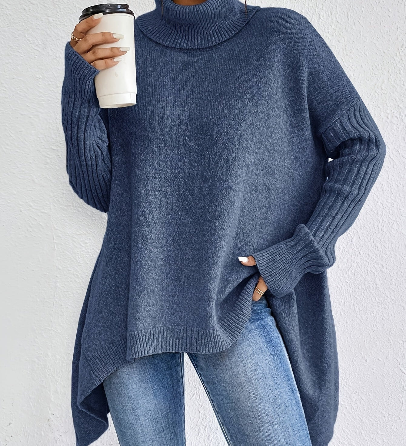 Audrey – Blauer Longpullover mit Rollkragen