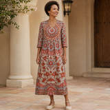 Isabelle – Terrakotta-Kleid mit Ornamentmuster