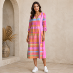 Sarah – Rosafarbenes Kleid mit Querstreifen