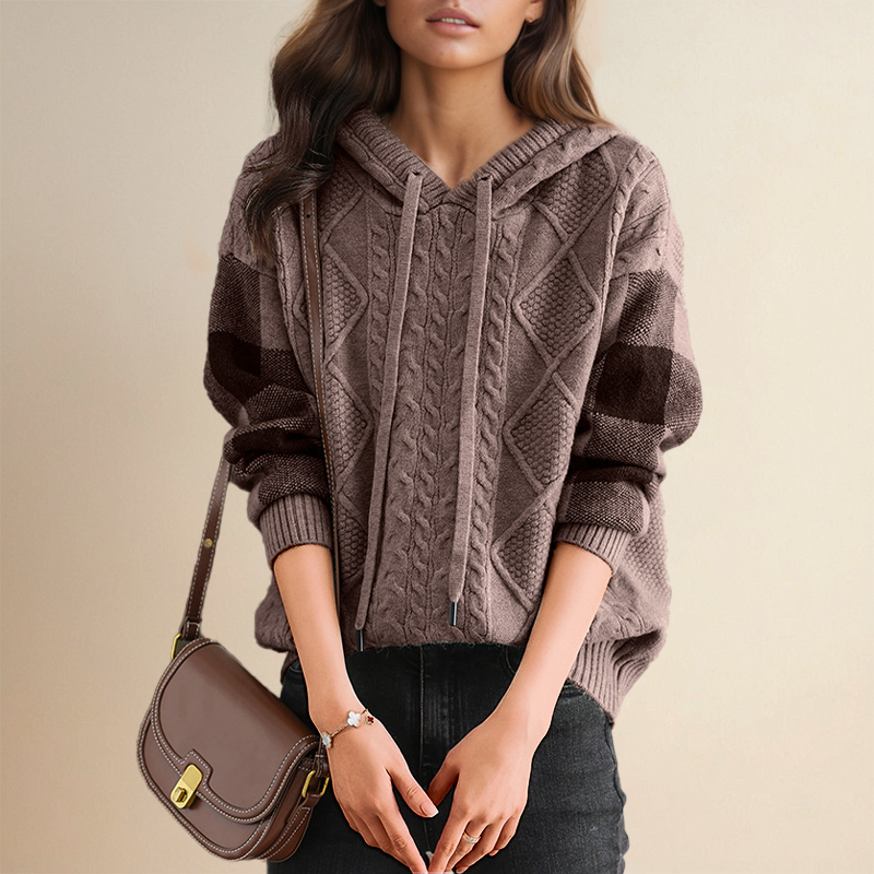 Emily – Brauner Zopfpullover mit Kapuze