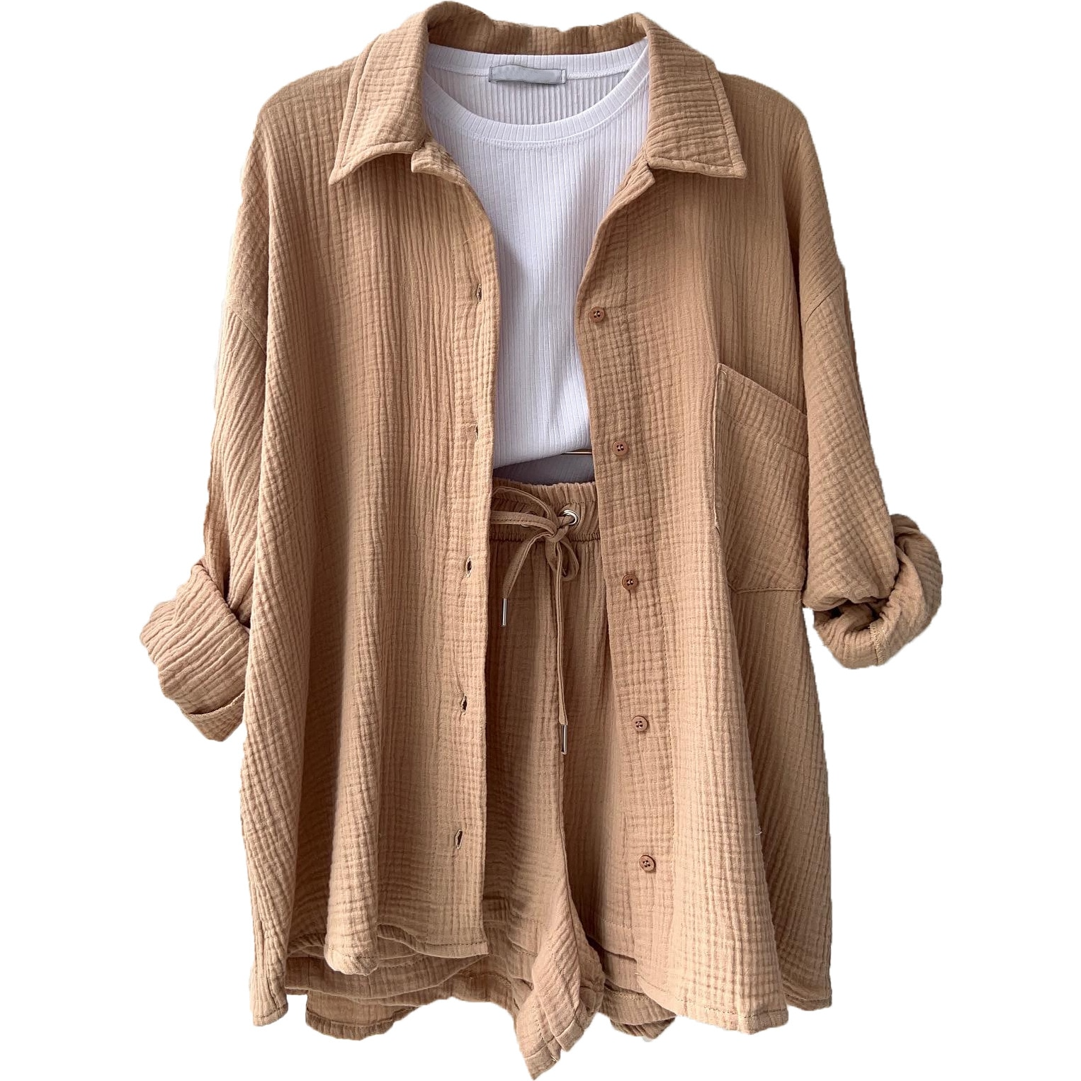 Suzanne – Beiges Set mit Oversize-Hemd