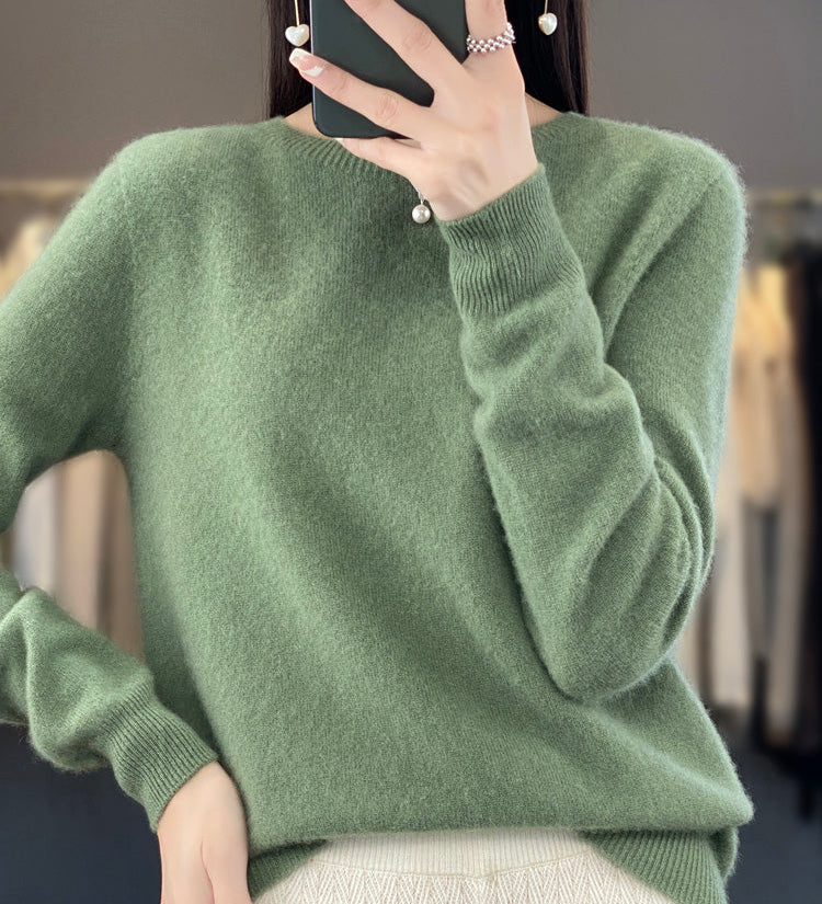 Anette – Salbeigrüner Pullover mit Rundhals