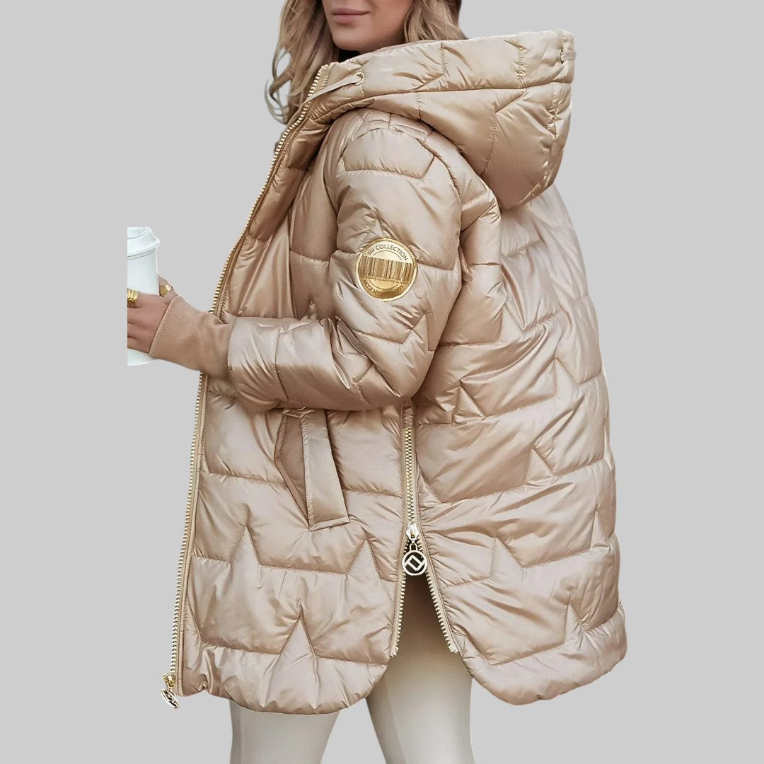 Cecilia – Goldfarbener Steppmantel mit Kapuze